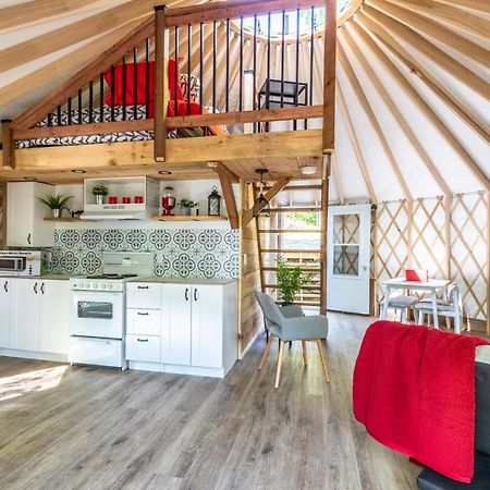Yourtes Glamping Du Poisson Blanc Notre-Dame-du-Laus Exterior foto