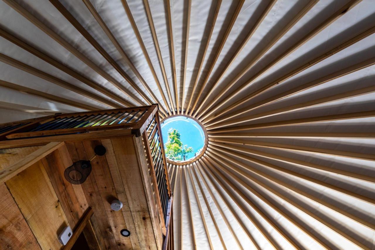 Yourtes Glamping Du Poisson Blanc Notre-Dame-du-Laus Exterior foto