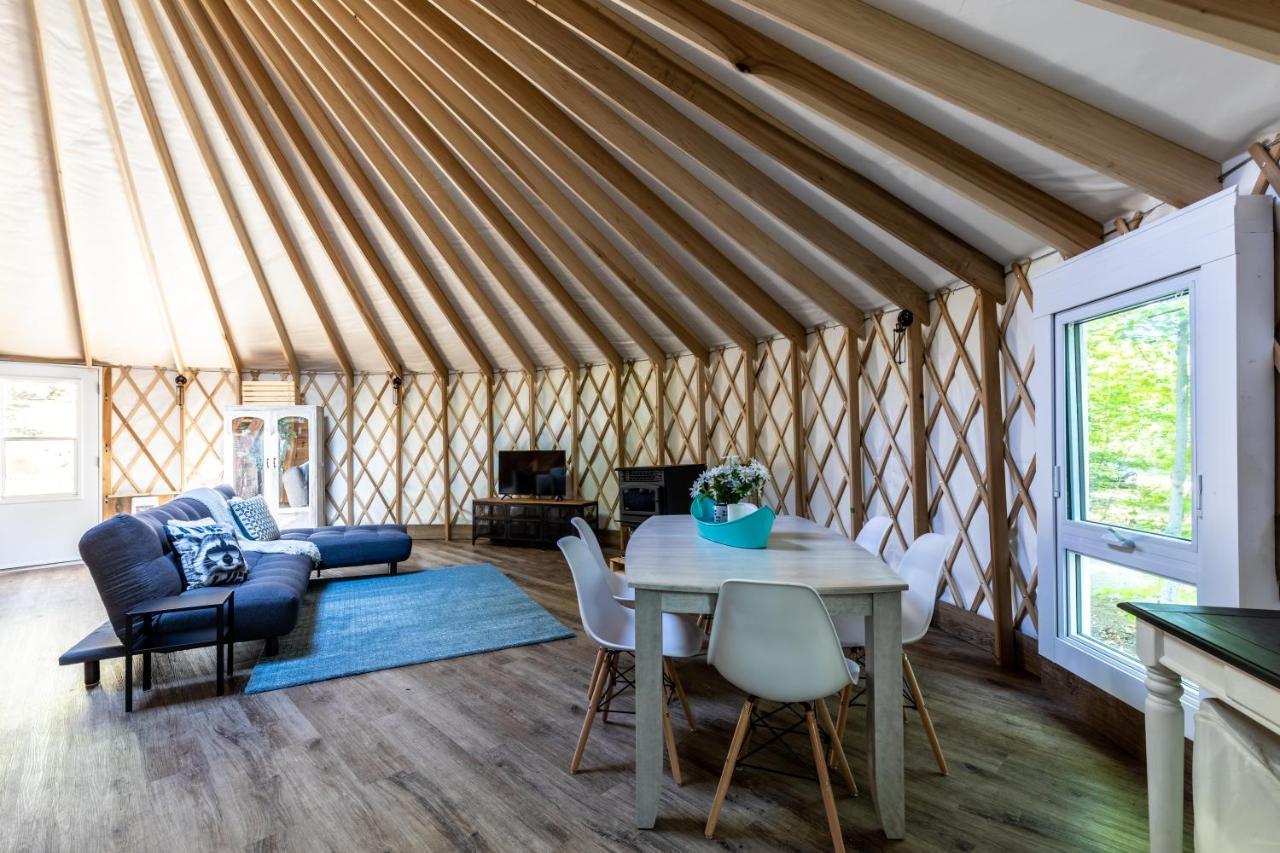 Yourtes Glamping Du Poisson Blanc Notre-Dame-du-Laus Exterior foto