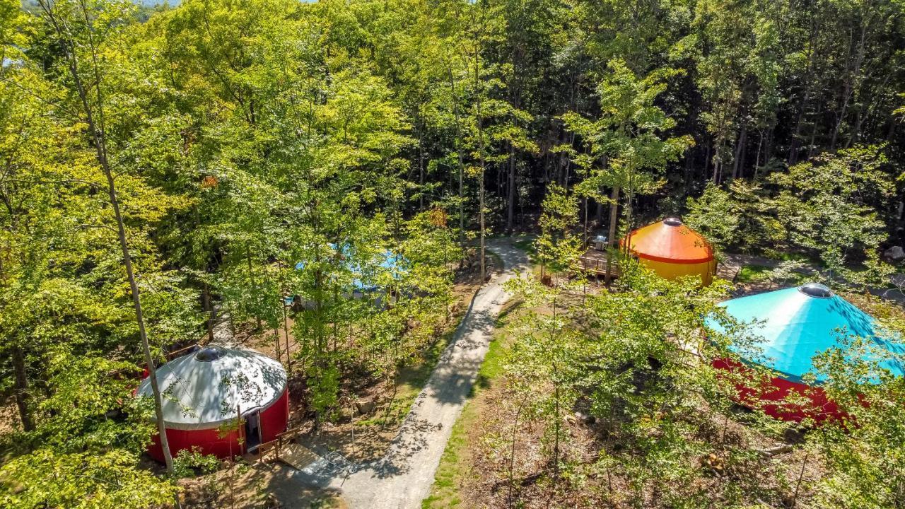 Yourtes Glamping Du Poisson Blanc Notre-Dame-du-Laus Exterior foto