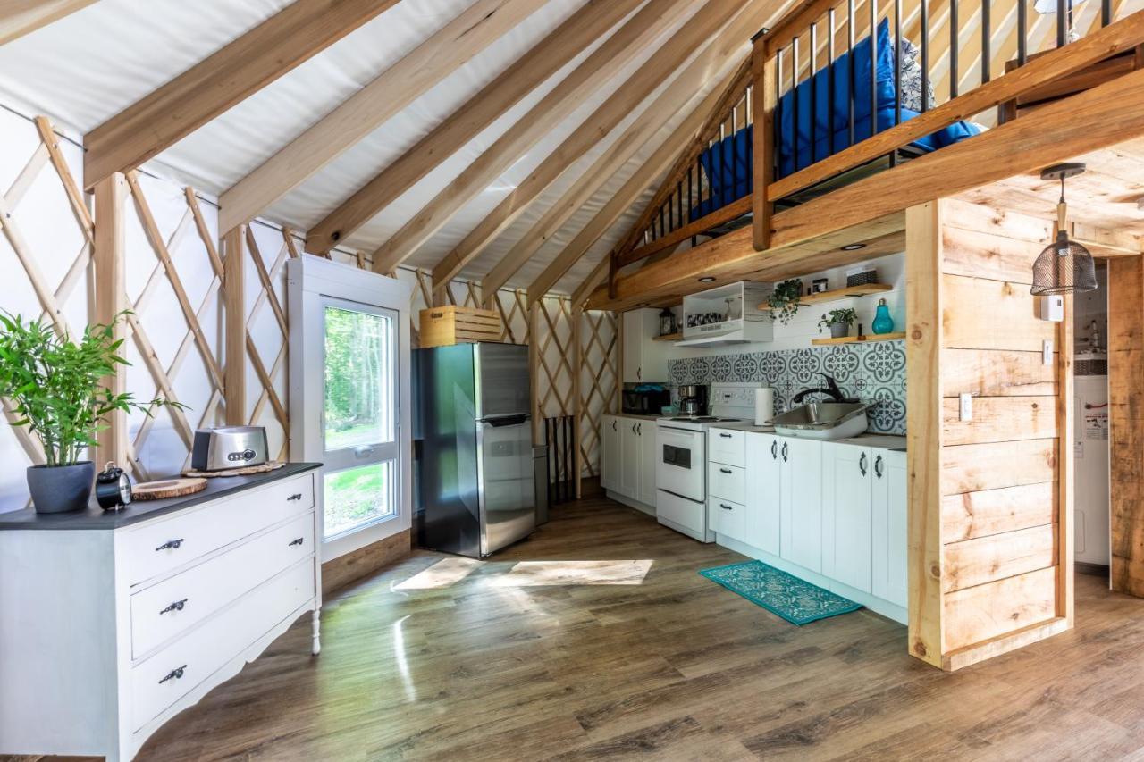 Yourtes Glamping Du Poisson Blanc Notre-Dame-du-Laus Exterior foto